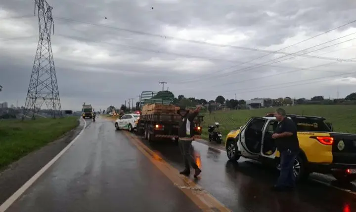 Acidente na pr-585, em Toledo, deixa motociclista ferida após colisão envolvendo três veículos