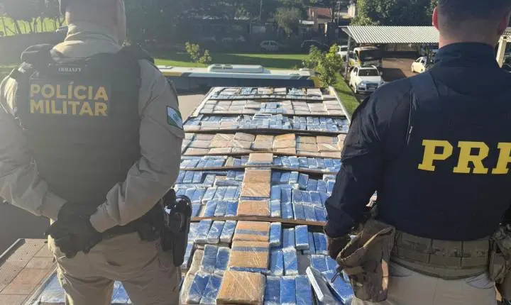 Caminhão é abordado em Toledo e PM apreende mais de 1,5 kg de maconha escondida no teto da cabine