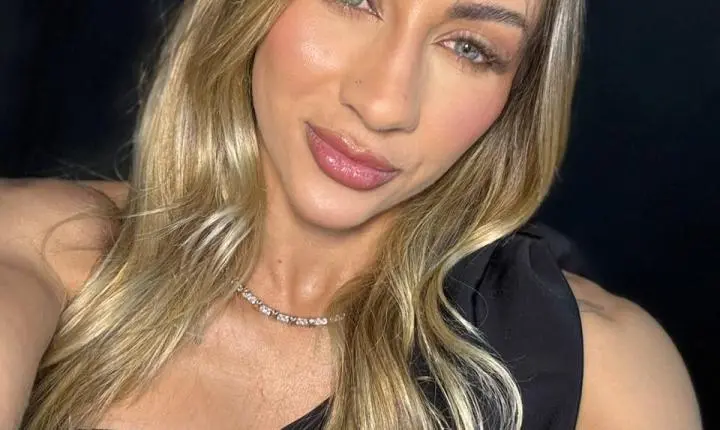 Carol Krichak concorre ao título de Rainha do Porco no Rolete