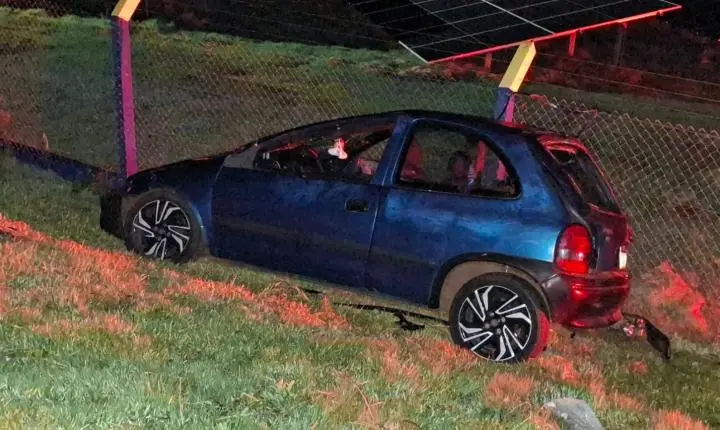 Carro com placas de Toledo se envolve em acidente na PR-180, em Cafelândia; motorista é detido por embriaguez