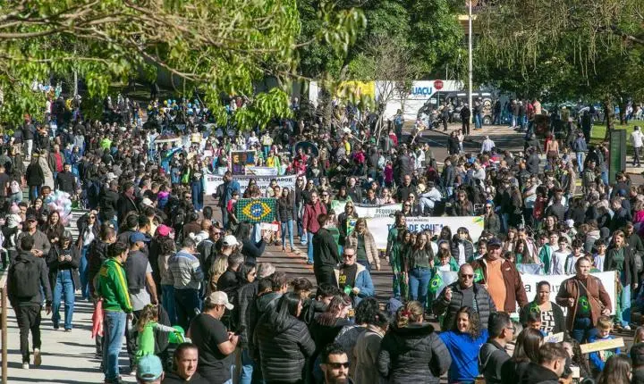 Desfile de 7 de Setembro reúne milhares e destaca o amor de Toledo à Pátria