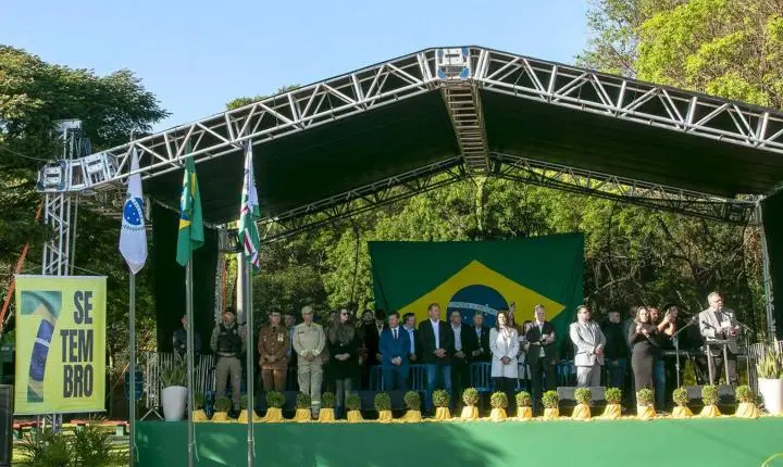 Desfile de 7 de Setembro reúne milhares e destaca o amor de Toledo à Pátria