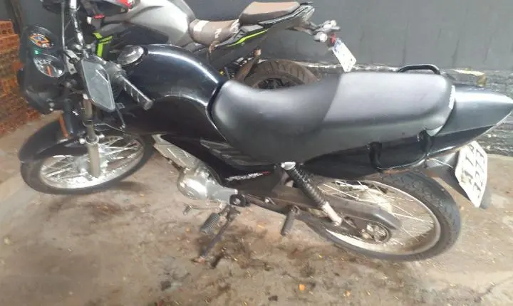 Motocicleta com alerta de furto é recuperada durante abordagem policial em Toledo