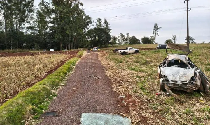 Motorista morre após carro capotar na PR-239, em Jesuítas